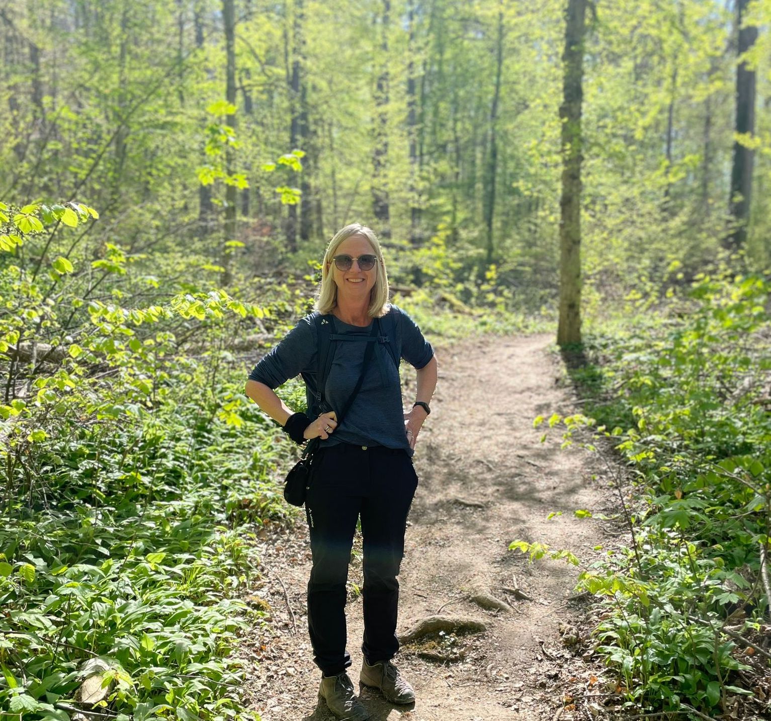 Katrin Schuler in einem Wald