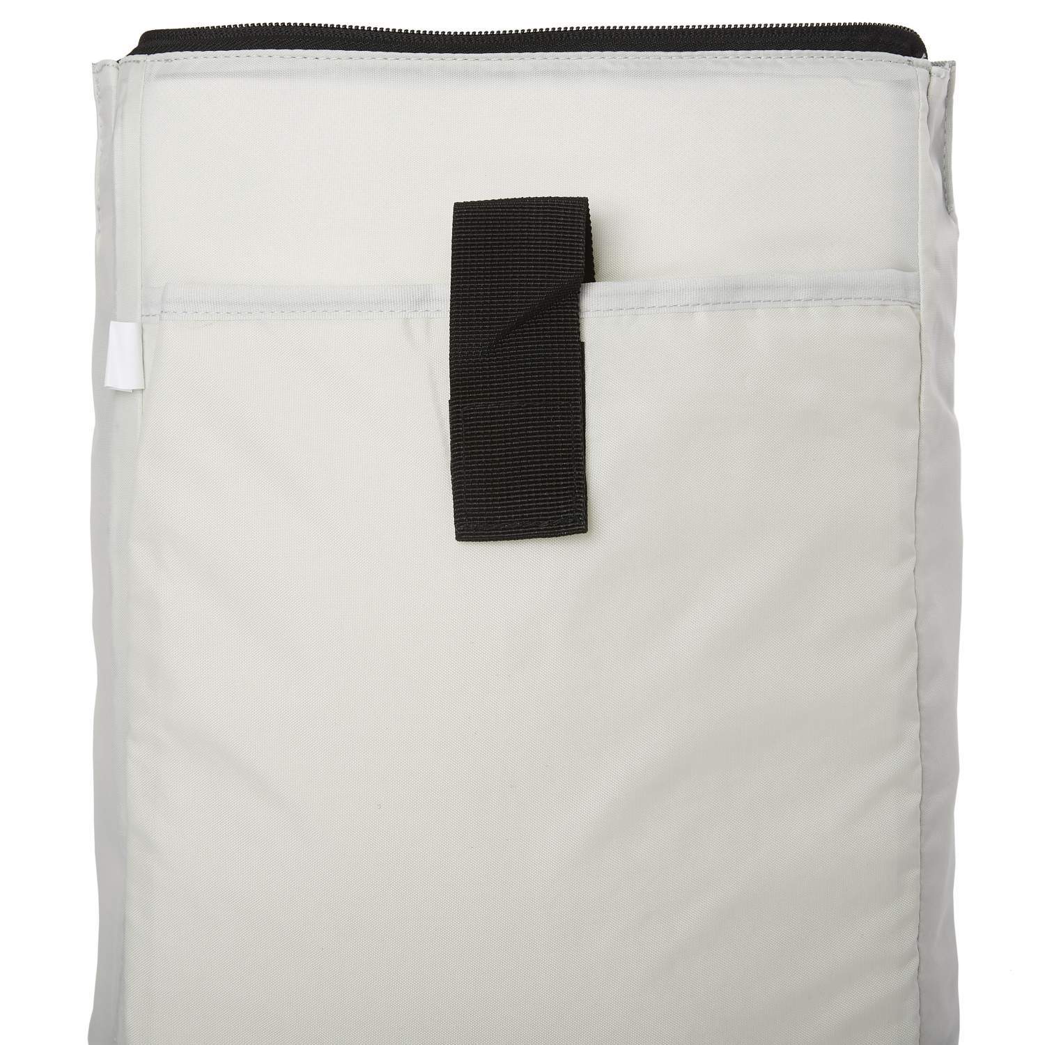 Ela Mo™ Daypack Rucksack | Black Reflective. Beiger Innenbereich des Rucksacks mit separatem Laptopfach.