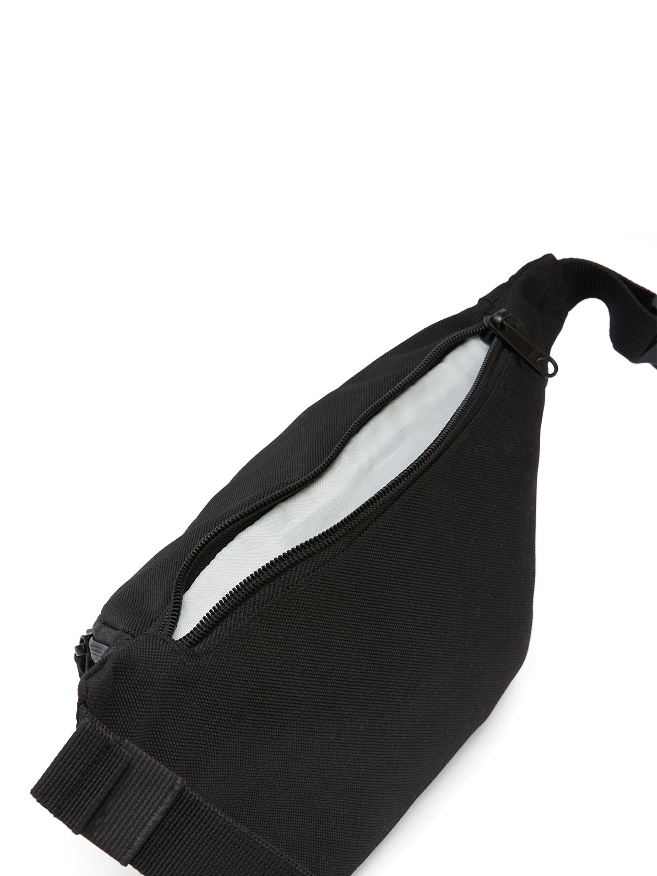 Ela Mo™ Hipbag | Schwarz, geöffnet – mit weißem Innenbereich