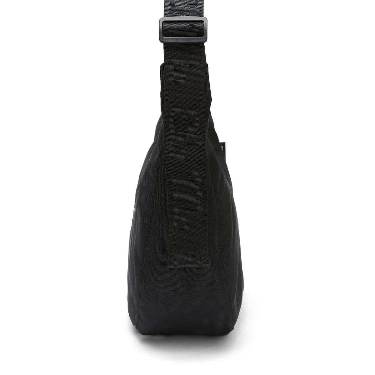 Ela Mo™ Moon Bag | Schwarz. Schwarze Umhängetasche von der Seite, mit schwarzem, verstellbarem Schulterriemen.