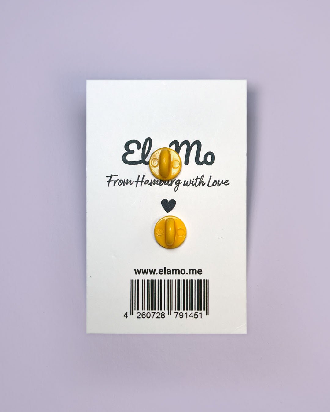 Ela Mo™ Pin für Rucksäcke | Cat. Die Rückseite des kleinen Pins mit zwei Befestigungen.