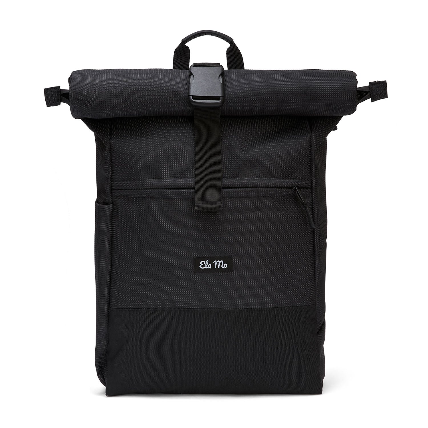 Ela Mo™ Rolltop Rucksack | Black Reflective. Rucksack mit Klett- und Klickverschluss aus Plastik auf weißem Hintergrund.