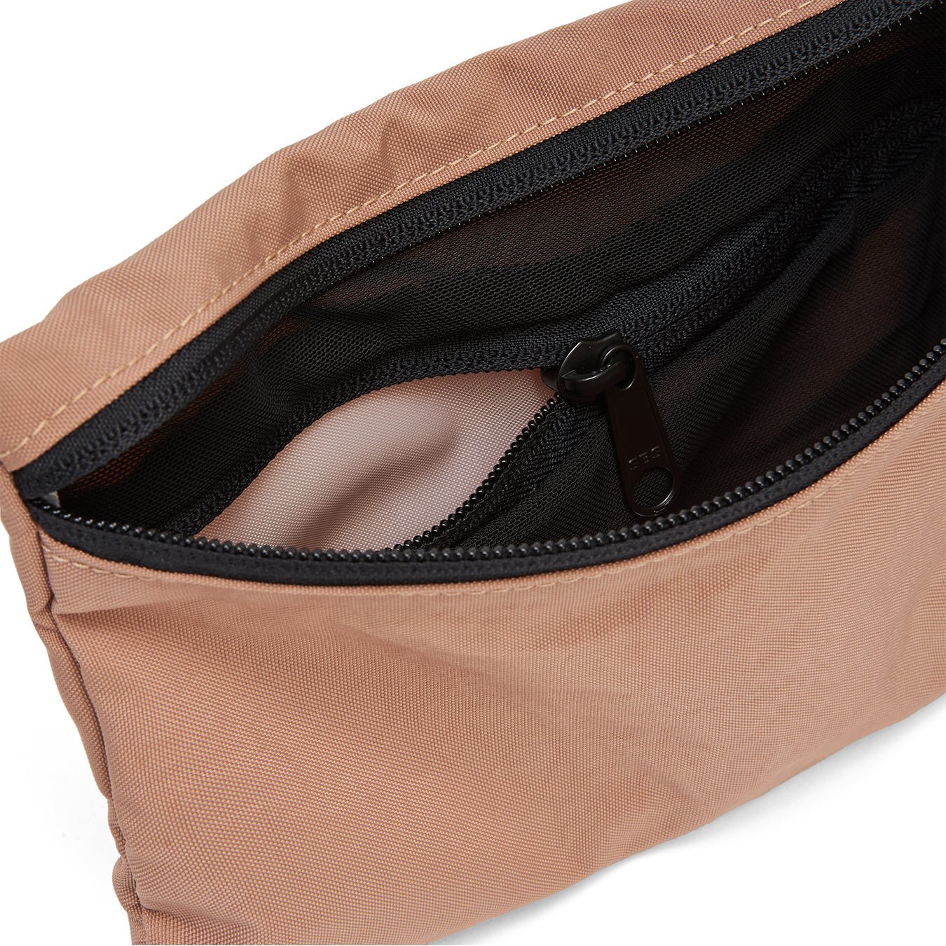 Ela Mo™ Stiftetasche | Cocoa. Schwarzer Innenbereich der Stifttasche mit kleinem Fach und Reißverschluss.