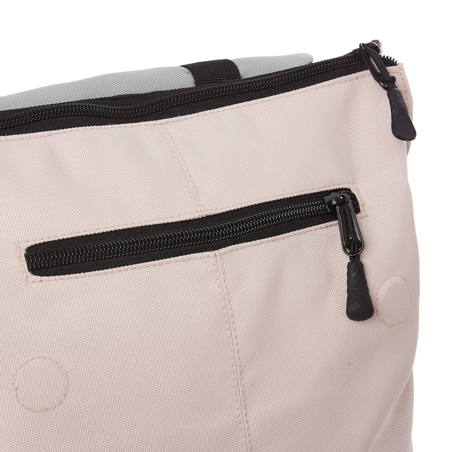 Ela Mo™ Daypack Rucksack | Rose on Rocks. Oberteil des Rucksacks mit zwei Hauptfächern und Reißverschluss.