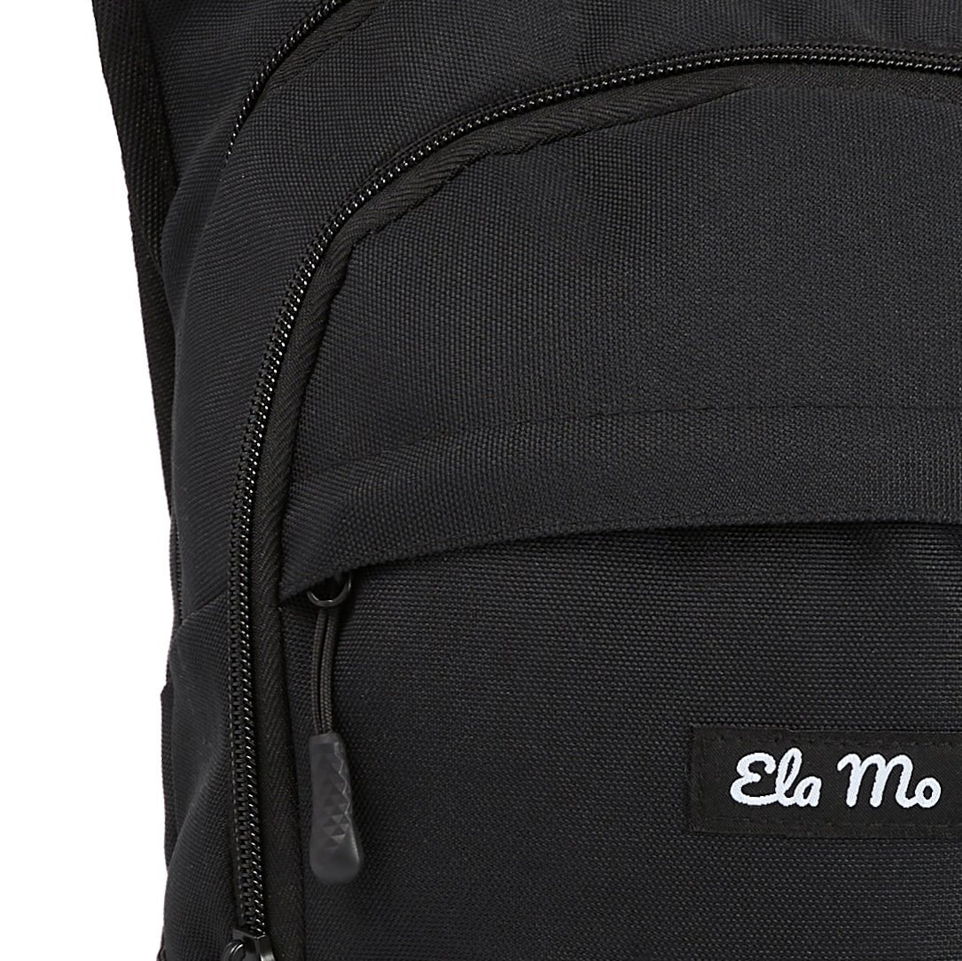 Ela Mo™ Flow Rucksack | Beauty in Darkness. Kleine Außentasche des Rucksacks mit Reißverschluss.