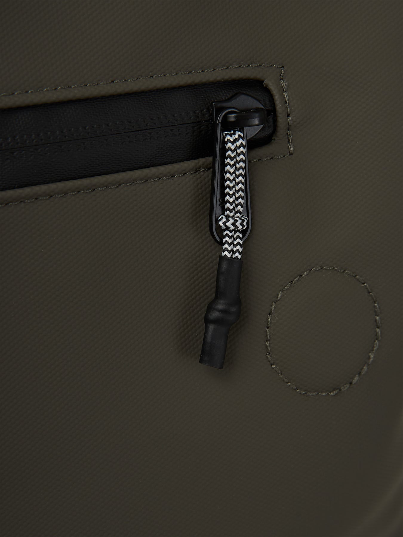 Ela Mo™ Daypack Rucksack | Coated Edition Olive