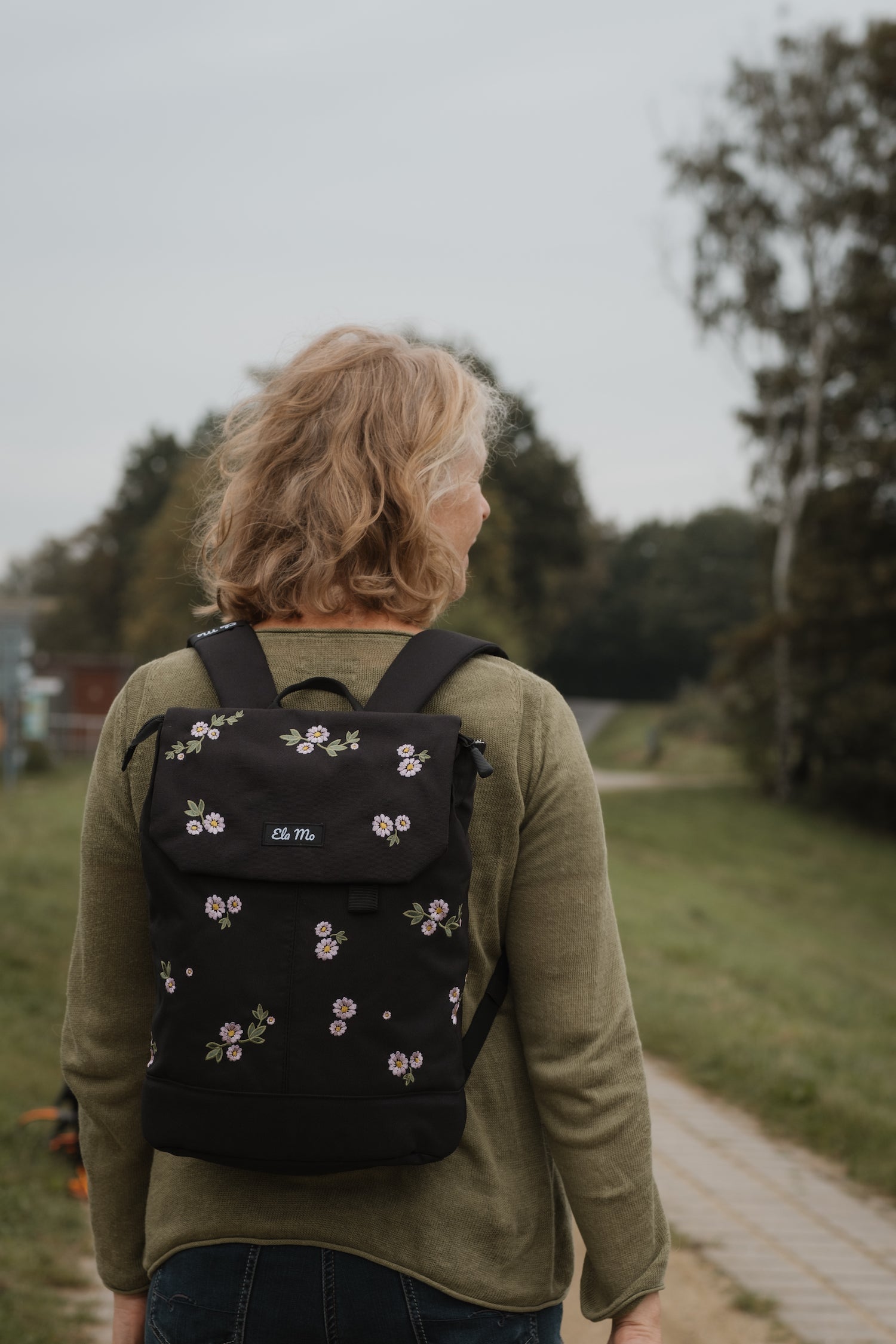 Ela Mo™ Daypack Rucksack | Limited Embroidery Edition Daisy