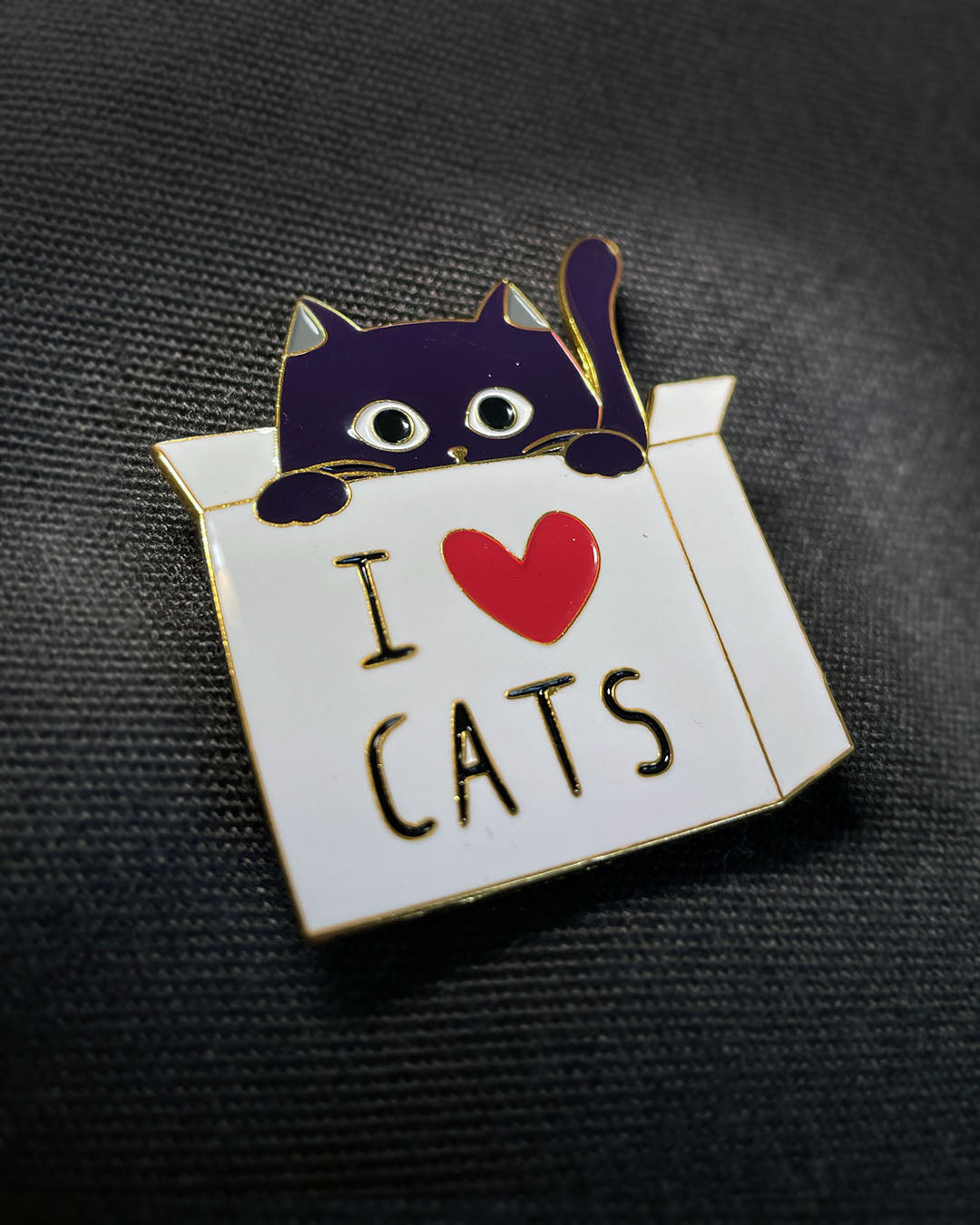 Ela Mo™ Pin Cat