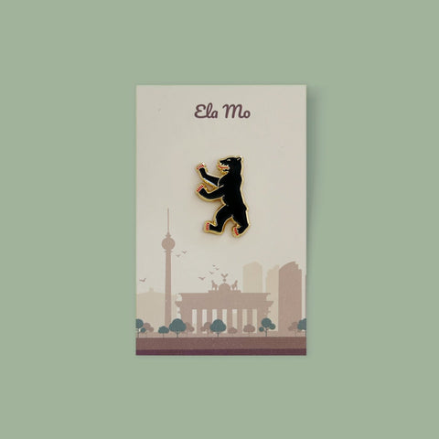 Ela Mo™ Pin für Rucksäcke - Berlin auf einer Karte - Ansicht vorne, mit Berliner Skyline
