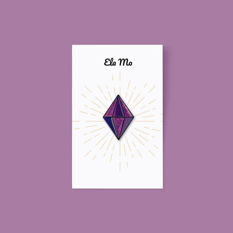 Ela Mo™ Pin für Rucksäcke | Rubin