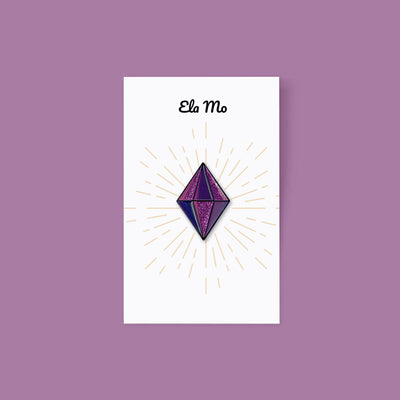 Ela Mo™ Pin für Rucksäcke | Rubin